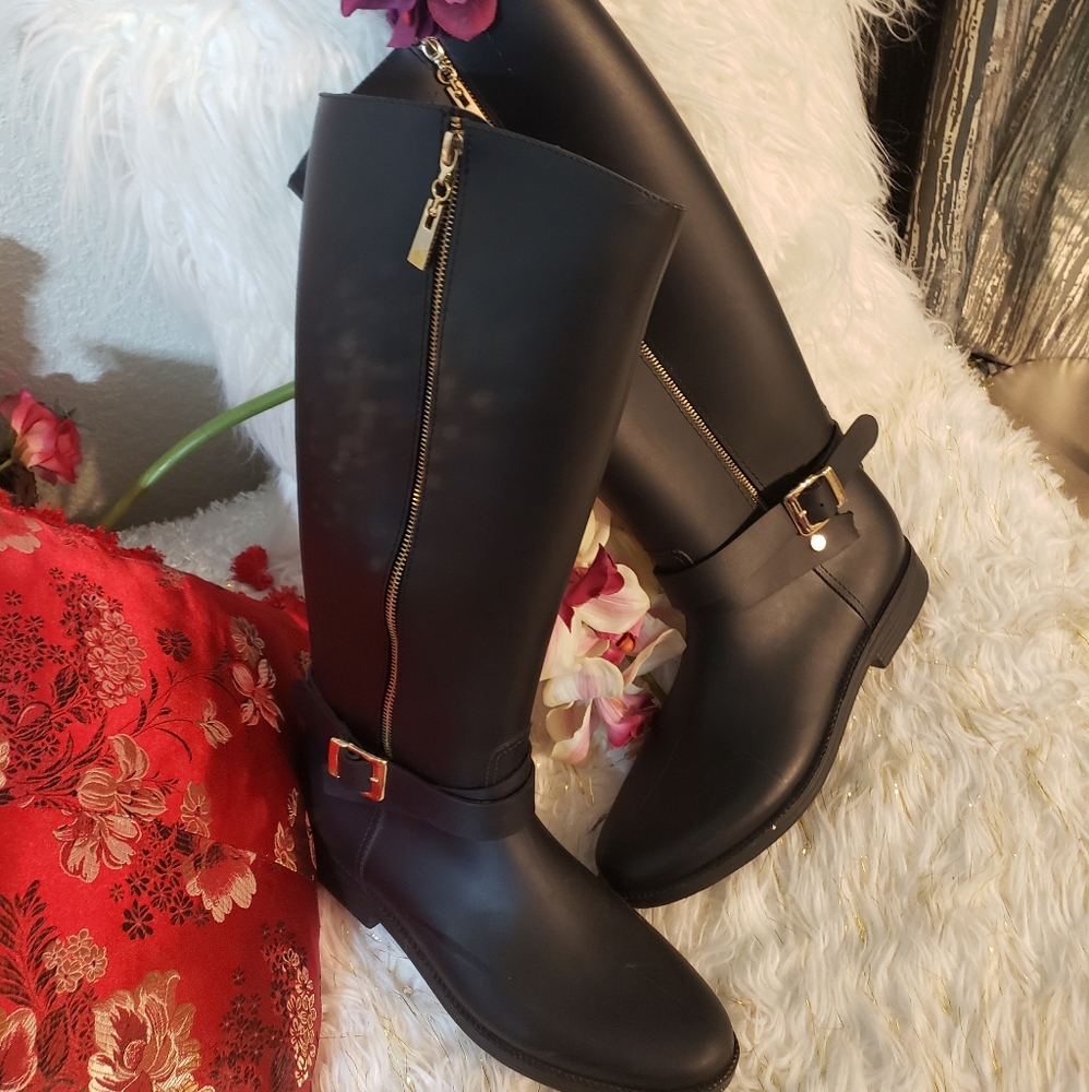 Dirty Laundry rain boots